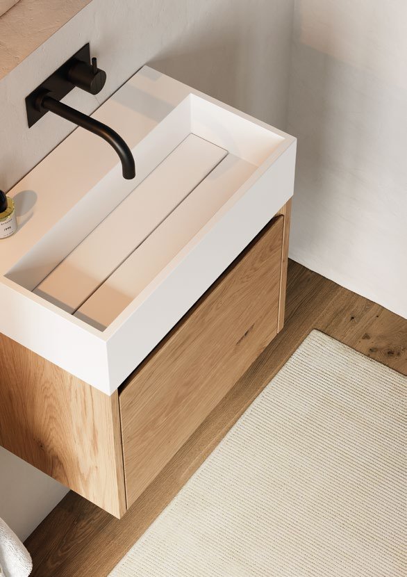 Fjord Waschtisch aus Solid Surface mit schwarzer Wandarmatur in der Draufsicht